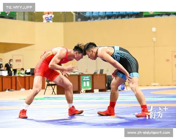 全国青少年摔跤公开赛激战正酣，德阳小将窦熠涵古典式摔跤沉着应战